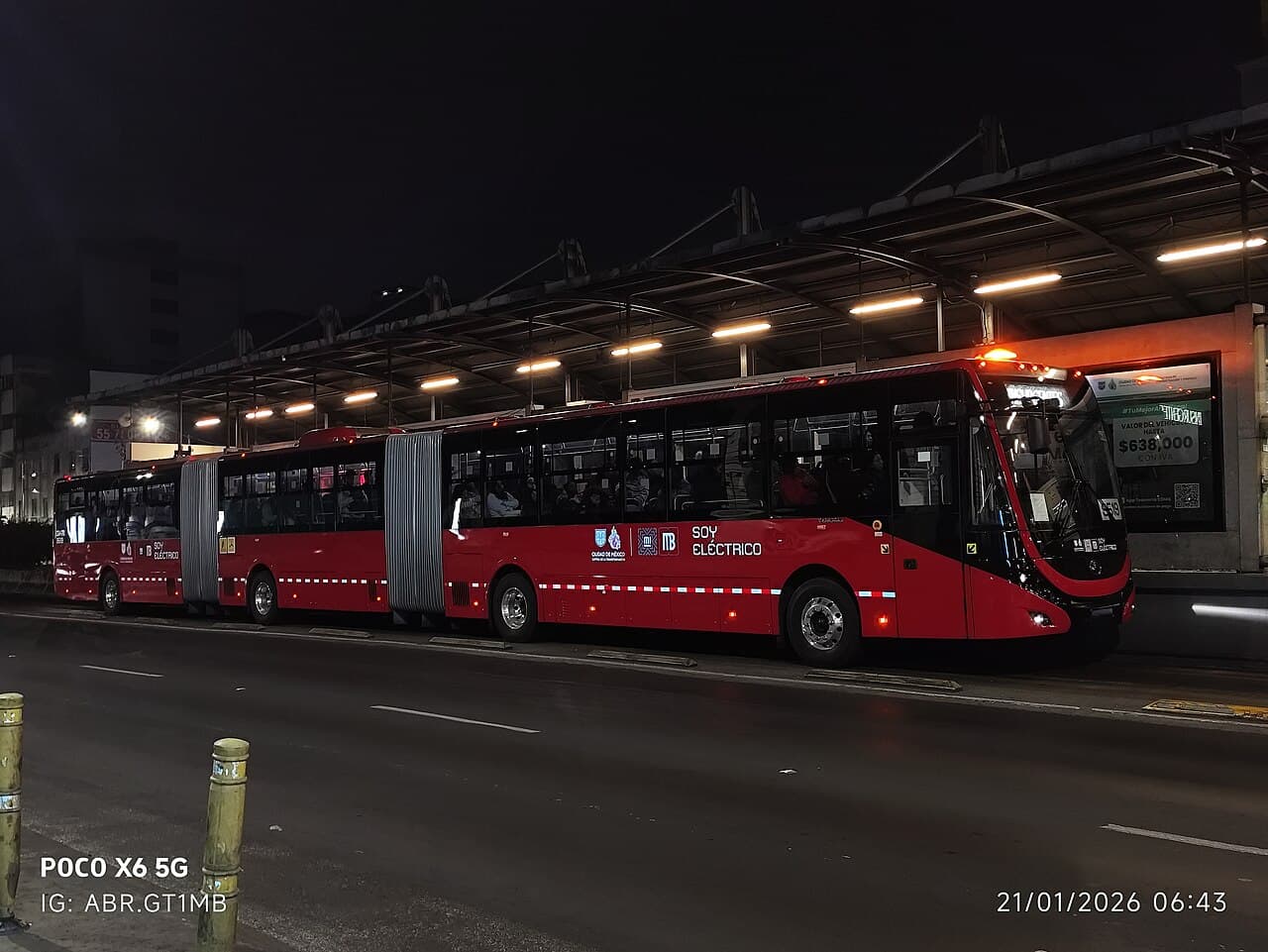 Autobus biarticulado electrico Yutong del Metrobus de la Ciudad de Mexico